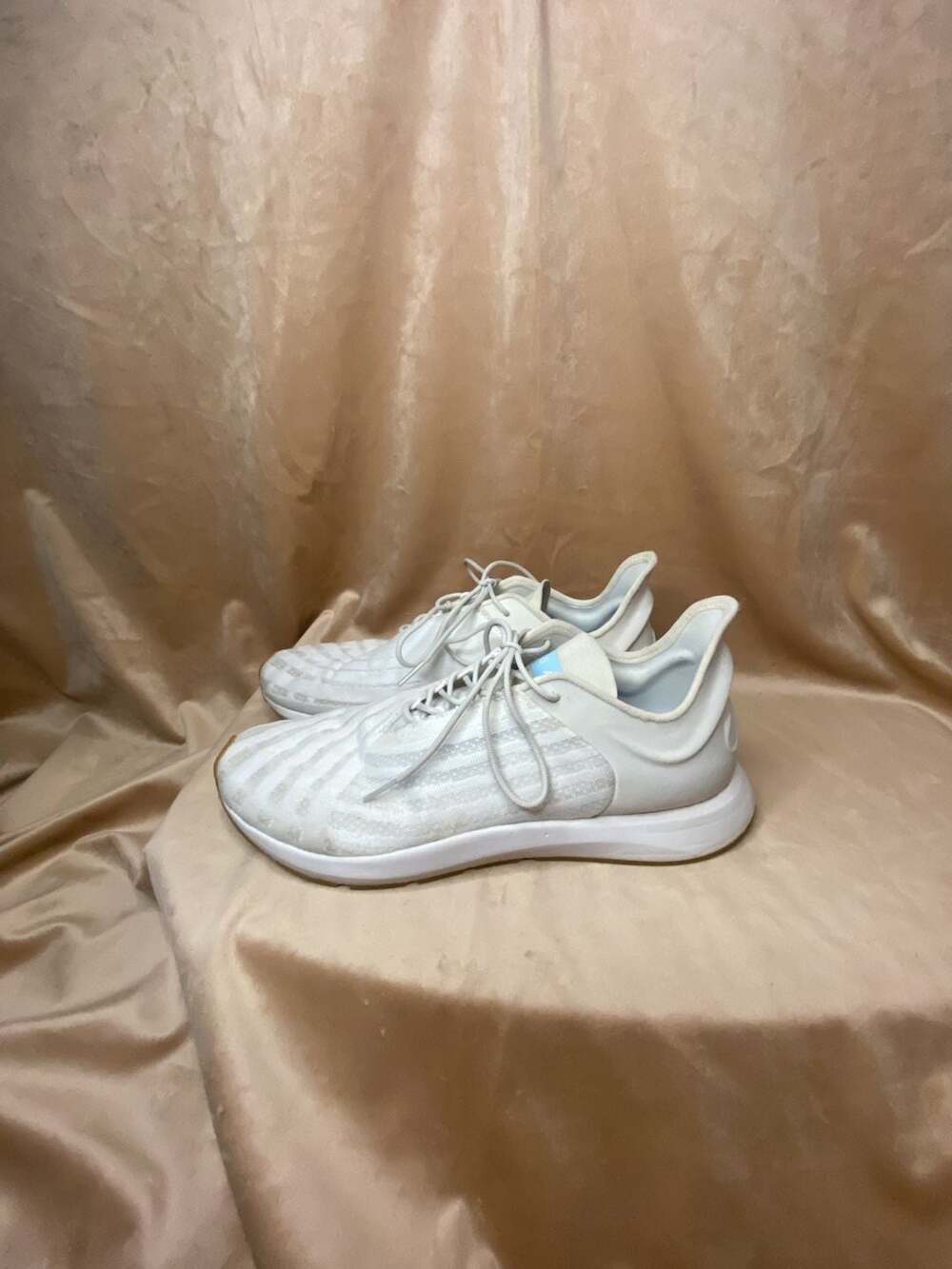 Saysh One Lightweight Comfort Lifestyle Sneaker in White: Size 10